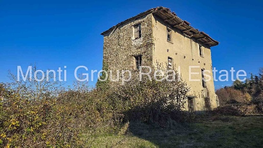 Foto Rustico a San Giorgio Scarampi di 246 m² con 1 locali in vendita