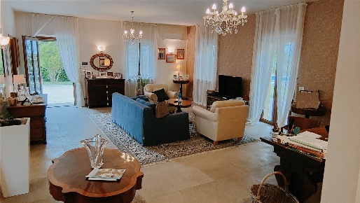 Foto Villa unifamiliare a Ancona Brecce Bianche di 855 m² con 17 locali