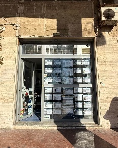 Foto Negozio in corso garibaldi 106, Salerno Centro di 30 m² con 1 locali