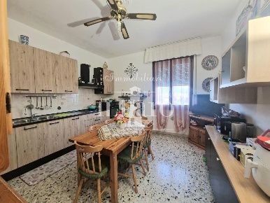 Foto Appartamento a Campi Bisenzio Il Rosi, Limite di 100 m² con 4 locali