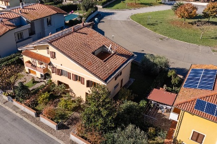 Foto Villa bifamiliare a Calcinaia Centro di 226 m² con 8 locali in vendita
