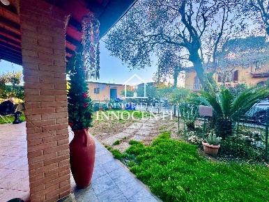 Foto Villa bifamiliare a Massa Ronchi - Poveromo di 90 m² con 3 locali