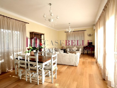 Foto Villa unifamiliare a Forte dei Marmi Centro di 160 m² con 7 locali