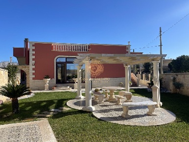 Foto Villa unifamiliare a Tiggiano di 794 m² con 7 locali in vendita