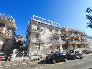 Foto Appartamento in VIA ITALO BALBO, Minturno di 70 m² con 5 locali