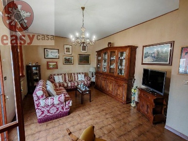 Foto Appartamento in Via Giorgi, Lucca di 120 m² con 5 locali in vendita