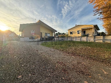 Foto Villa singola in via San Grato, Villa Cortese di 186 m² con 3 locali