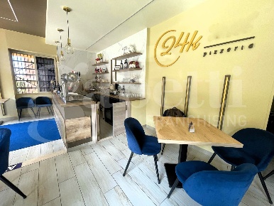 Foto Attività commerciale in Vittorio Veneto, Pignataro Maggiore di 100 m²