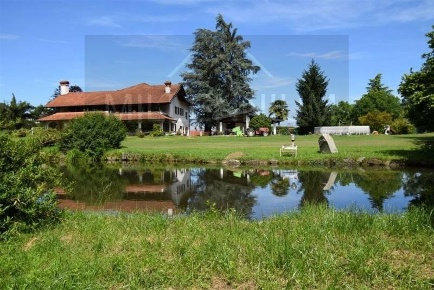 Foto Rustico a Arona Dagnente di 600 m² con 20 locali in vendita