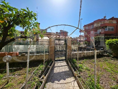 Foto Appartamento in Via Dei Marcellini 50, Roma Pisana - Bravetta di 74 m²