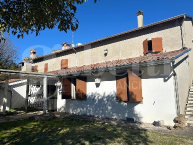 Foto Casa indipendente a Lugo di 522 m² con 7 locali in vendita