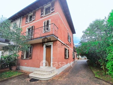 Foto Villa unifamiliare a Brescia Crocifissa di Rosa di 230 m² con 6 locali