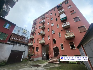 Foto Magazzino in Via Piattoli, Milano Cimiano di 80 m² con 2 locali