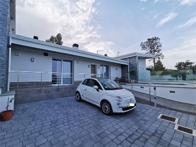 Foto Villa unifamiliare in Via Po, Cepagatti di 110 m² con 4 locali