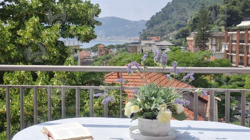 Foto Appartamento in Via Leondardo da Vinci, Alassio di 100 m² con 4 locali