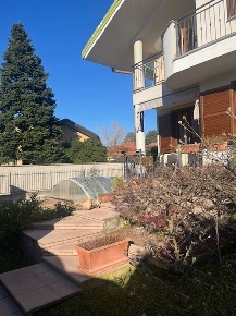 Foto Villa bifamiliare a Nerviano di 190 m² con 4 locali in vendita