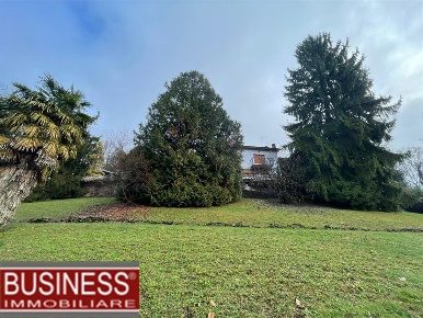 Foto Appartamento a Grantola di 430 m² con 8 locali in vendita