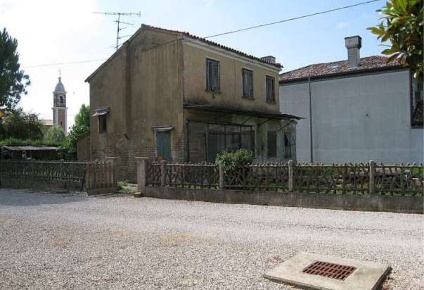 Foto Appartamento in Via Cavaizza, Codevigo di 104 m² con 8 locali all'asta