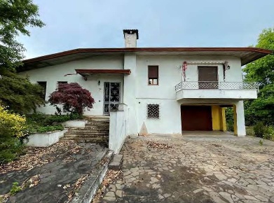 Foto Villa unifamiliare in Via Pastoreria, Gazzo di 222 m² con 8 locali