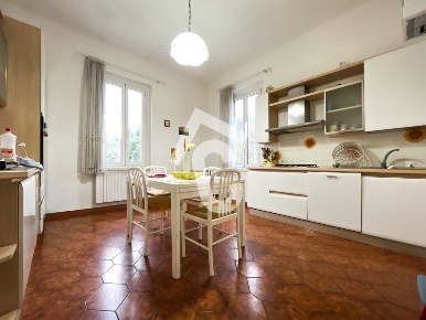Foto Appartamento a Jesi Via Roma - Asse Sud di 106 m² con 5 locali