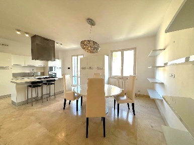 Foto Appartamento a Cecina Cecina Centro di 160 m² con 6 locali in vendita