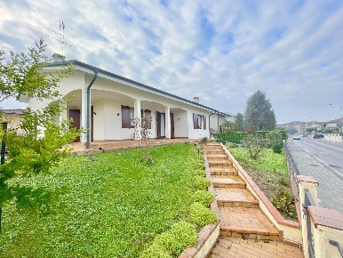 Foto Villa unifamiliare a Borgo Virgilio Cerese di 140 m² con 4 locali