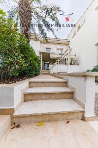 Foto Villa bifamiliare a Livorno Antignano - Banditella di 200 m²