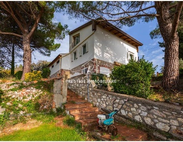 Foto Villa bifamiliare in Valle Benedetta 38c, Livorno di 310 m² in vendita