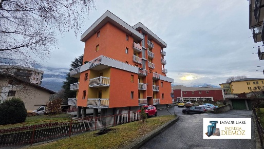 Foto Appartamento in via Parigi, Aosta Centro di 105 m² con 3 locali