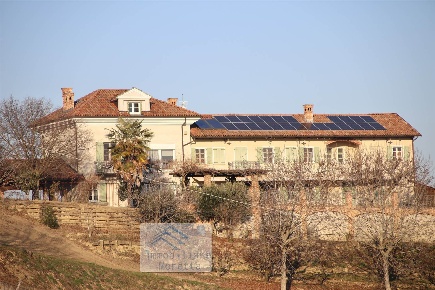 Foto Appartamento a Cisterna d'Asti di 500 m² con 10 locali in vendita