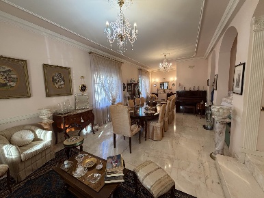 Foto Villa unifamiliare a Piacenza Infrangibile di 279 m² con 7 locali