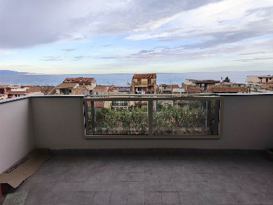 Foto Appartamento in Via Felice Romeo 19, Nizza di Sicilia di 91 m²