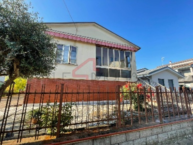 Foto Casa indipendente a Nogara Centro di 302 m² con 10 locali in vendita