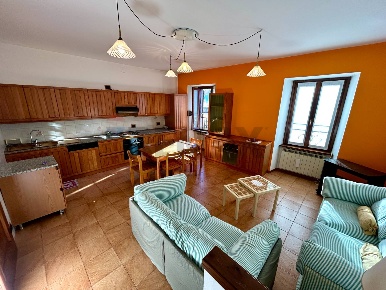 Foto Casa indipendente a Endine Gaiano Endine di 250 m² con 7 locali