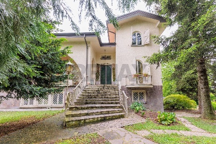 Foto Villa bifamiliare in via solari, Montechiarugolo Centro di 444 m²