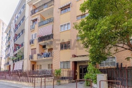 Foto Appartamento in Via De Viti De Marco, Bari San Pasquale di 154 m²