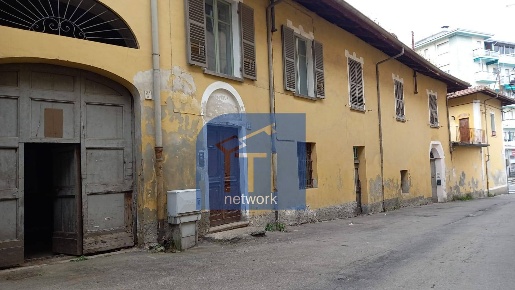Foto Appartamento in Via Rivassola, Cuorgnè Centro di 80 m² con 3 locali