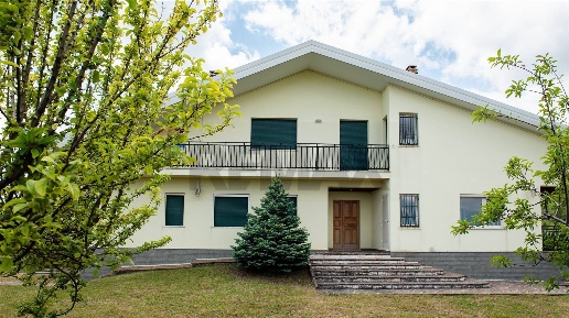 Foto Villa unifamiliare a Torricella Peligna di 645 m² con 15 locali