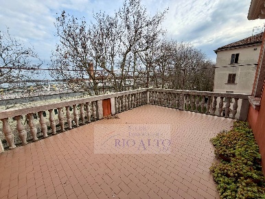 Foto Appartamento a Venezia Sant'Elena di 168 m² con 8 locali in vendita