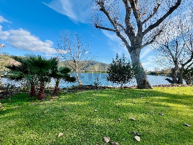 Foto Villa unifamiliare a Fondi di 365 m² con 10 locali in vendita