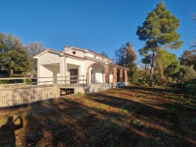 Foto Villa unifamiliare a Cecina di 100 m² con 5 locali in vendita