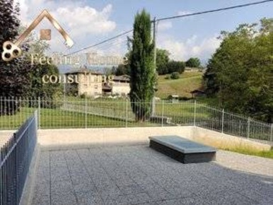 Foto Appartamento in Via Stoppani, Sant'Omobono Terme di 90 m² con 4 locali