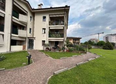 Foto Appartamento in Via Molinara, Bussolengo di 80 m² con 4 locali