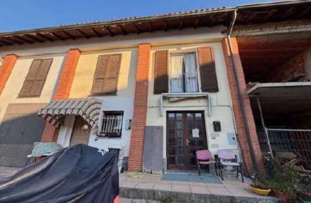 Foto Appartamento in Via Garibaldi, Venegono Superiore di 48 m² all'asta