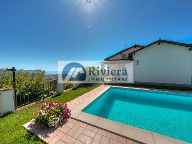 Foto Villa singola in Strada Civezza, Imperia Poggi di 230 m² con 5 locali