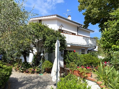 Foto Villa bifamiliare in Strada Massabovi, Imperia Porto Maurizio