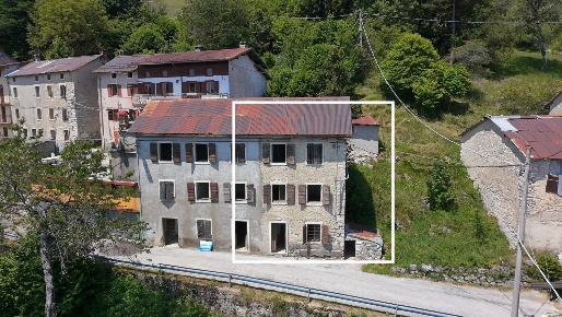 Foto Villa a schiera in via Cotti, Asiago di 90 m² con 3 locali in vendita