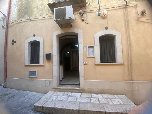 casa indipendente in vendita a Modica in zona Modica Bassa