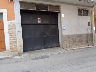 Foto Garage a Palo del Colle Centro di 160 m² con 1 locali in vendita