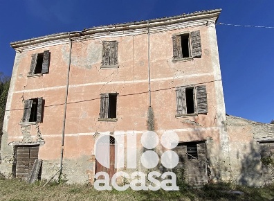 Foto Rustico a Sarsina Centro di 230 m² con 8 locali in vendita